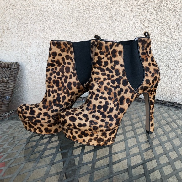 Vince Camuto Leopard Baileys - Picture 3 of 7